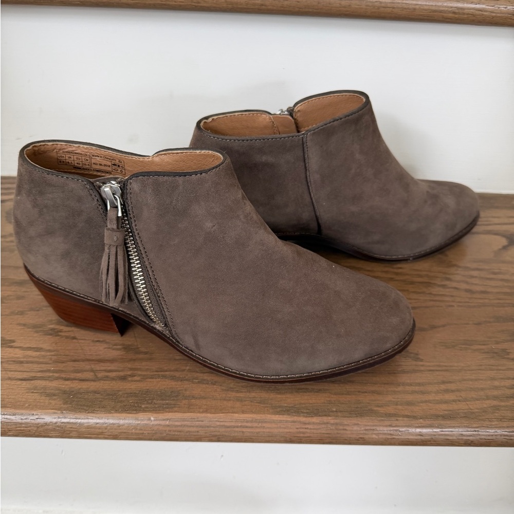 Vionic Mocha Tassle Ankle Boots